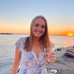 Meet your Posher, Julia